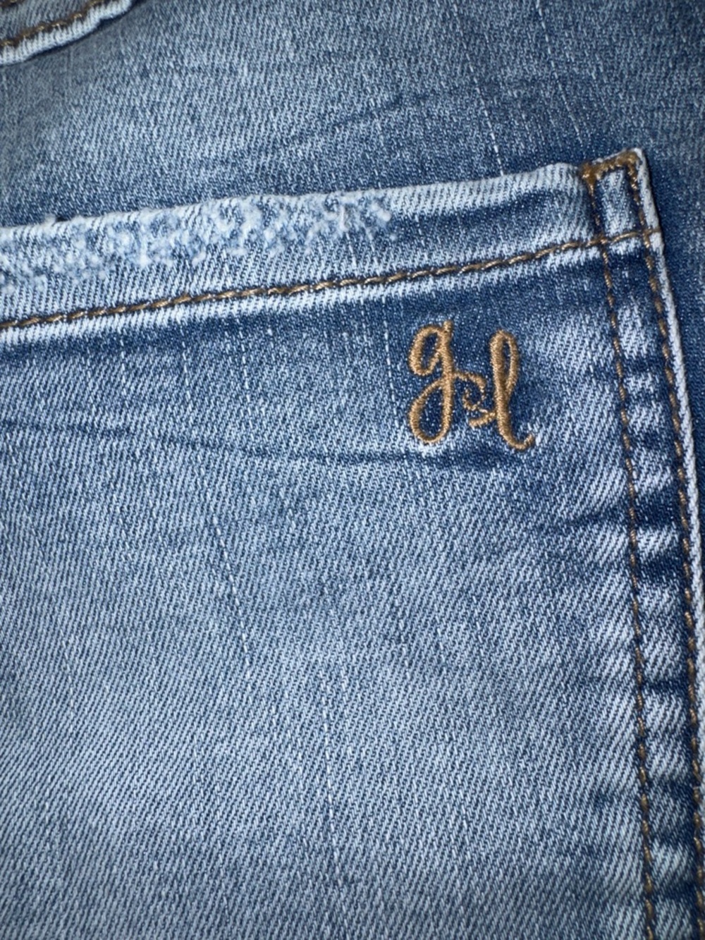 Grace & Lace Shark Bite Jeans Sz 10 Light Wash Distressed Raw Hem Stretch NEW - Picture 6 of 9